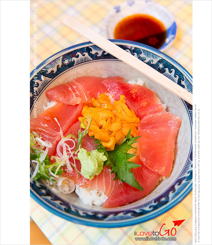 เที่ยวญี่ปุ่น โตเกียว ด้วยตัวเอง Japan Tokyo Trip ข้าวหน้าปลาทูน่า, แซลม่อน กับไข่หอยเม่น ญี่ปุ่น ตลาด ameyoko อาเมโยโกะ