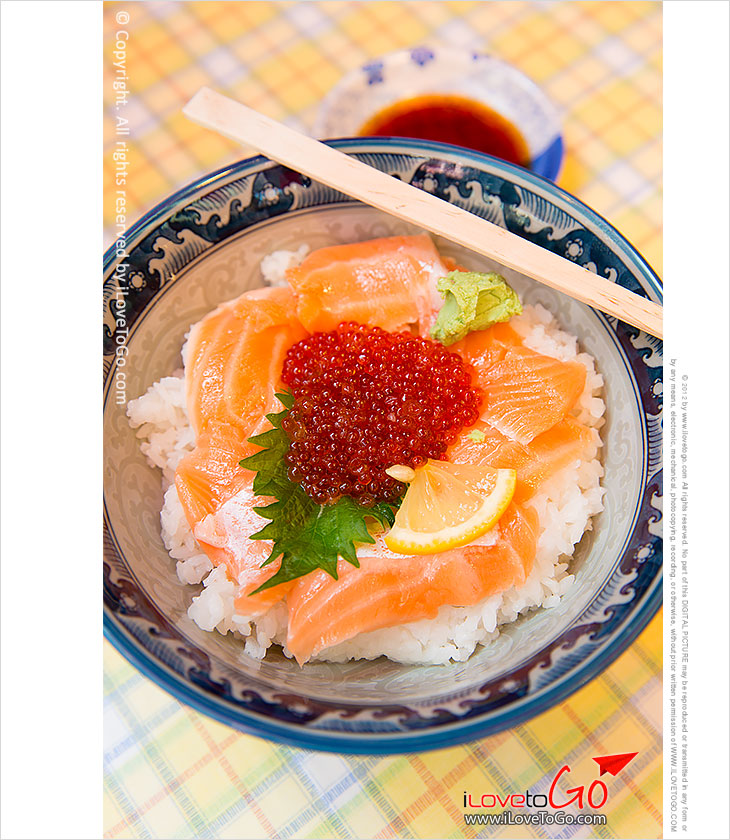 เที่ยวญี่ปุ่น โตเกียว ด้วยตัวเอง Japan Tokyo Trip ข้าวหน้าปลาแซลม่อนญี่ปุ่น ตลาด ameyoko อาเมโยโกะ