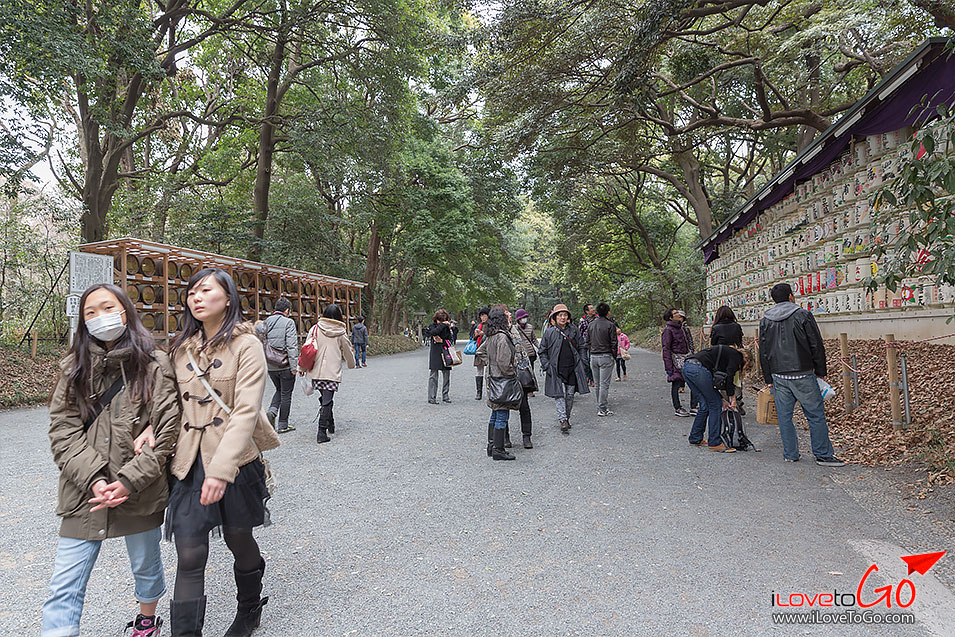 jingu bashi bridge สะพานจิงงู บาชิ คอสเพลย์ญี่ปุ่น cosplay แฟชั่นญี่ปุ่น แฟชั่นฮาราจูกุ ช้อปปิ้งทาเคชิตะ โดริ เครื่องสำอางค์ญี่ปุ่น  ชินจูกุ ฮาราจูกุ ชิบุย่า อูเอโนะ JR Yamonote Line เจอาร์ ยามาโนเตะ ไลน์ โอคาชิมาชิ สเตชั่น okachimachi station เที่ยวญี่ปุ่น โตเกียว ด้วยตัวเอง Japan Tokyo Trip Tokyo ออนเซ็น metro โตเกียวเมโทร ฮาราจูกุ ทาเคชิตะ โดริ แฟชั่นญี่ปุ่น ช้อปปิ้งฮาราจูกุ รีวิวฮาราจูกุ harajuku shopping harajuku takeshita dori daiso
