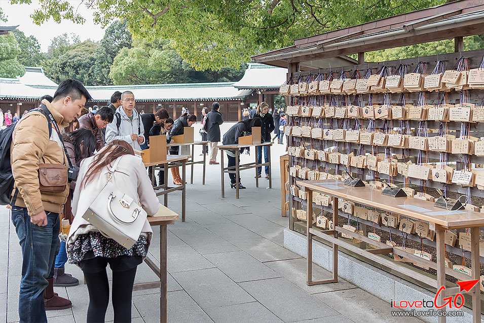 เอมะ ema เครื่องรางญี่ปุ่น temizuya ศาลเจ้าเมจิ meiji jingu ศาลเจ้าเมจิ โตเกียว jingu bashi bridge สะพานจิงงู บาชิ คอสเพลย์ญี่ปุ่น cosplay แฟชั่นญี่ปุ่น แฟชั่นฮาราจูกุ ช้อปปิ้งทาเคชิตะ โดริ เครื่องสำอางค์ญี่ปุ่น  ชินจูกุ ฮาราจูกุ ชิบุย่า อูเอโนะ JR Yamonote Line เจอาร์ ยามาโนเตะ ไลน์ โอคาชิมาชิ สเตชั่น okachimachi station เที่ยวญี่ปุ่น โตเกียว ด้วยตัวเอง Japan Tokyo Trip Tokyo ออนเซ็น metro โตเกียวเมโทร ฮาราจูกุ ทาเคชิตะ โดริ แฟชั่นญี่ปุ่น ช้อปปิ้งฮาราจูกุ รีวิวฮาราจูกุ harajuku shopping harajuku takeshita dori daiso