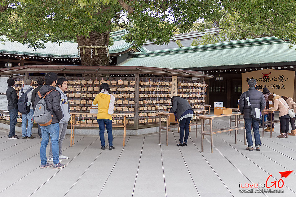เอมะ ema เครื่องรางญี่ปุ่น temizuya ศาลเจ้าเมจิ meiji jingu ศาลเจ้าเมจิ โตเกียว jingu bashi bridge สะพานจิงงู บาชิ คอสเพลย์ญี่ปุ่น cosplay แฟชั่นญี่ปุ่น แฟชั่นฮาราจูกุ ช้อปปิ้งทาเคชิตะ โดริ เครื่องสำอางค์ญี่ปุ่น  ชินจูกุ ฮาราจูกุ ชิบุย่า อูเอโนะ JR Yamonote Line เจอาร์ ยามาโนเตะ ไลน์ โอคาชิมาชิ สเตชั่น okachimachi station เที่ยวญี่ปุ่น โตเกียว ด้วยตัวเอง Japan Tokyo Trip Tokyo ออนเซ็น metro โตเกียวเมโทร ฮาราจูกุ ทาเคชิตะ โดริ แฟชั่นญี่ปุ่น ช้อปปิ้งฮาราจูกุ รีวิวฮาราจูกุ harajuku shopping harajuku takeshita dori daiso