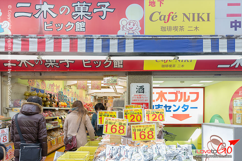 ของฝากจากญี่ปุ่น ของฝากจากตลาดอะเมโยโก ตลาดอะเมโยโก ตลาดอูเอโนะ ameyoko สวนอูเอโนะ ueno ameyoko market ของฝากจากโตเกียว ปลาหมึกญี่ปุ่น ถั่ววาซาบิ ขนมของฝากจากญี่ปุ่น นิกิโนะคาชิ nikinokashi เที่ยวญี่ปุ่น โตเกียว ด้วยตัวเอง Japan Tokyo Trip Tokyo ออนเซ็น metro โตเกียวเมโทร
