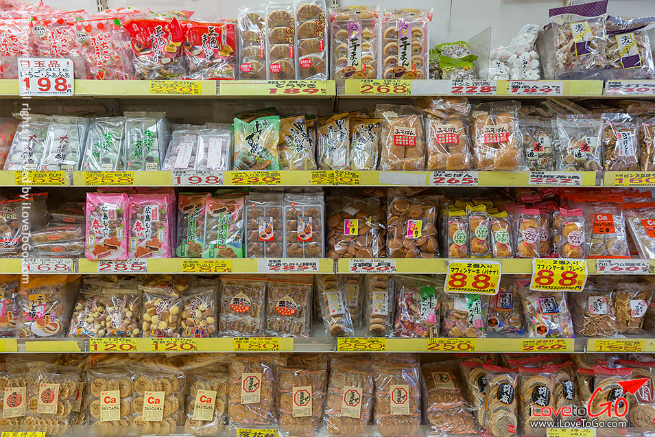 ของฝากจากญี่ปุ่น ของฝากจากตลาดอะเมโยโก ตลาดอะเมโยโก ตลาดอูเอโนะ ameyoko สวนอูเอโนะ ueno ameyoko market ของฝากจากโตเกียว ปลาหมึกญี่ปุ่น ถั่ววาซาบิ ขนมของฝากจากญี่ปุ่น นิกิโนะคาชิ nikinokashi เที่ยวญี่ปุ่น โตเกียว ด้วยตัวเอง Japan Tokyo Trip Tokyo ออนเซ็น metro โตเกียวเมโทร