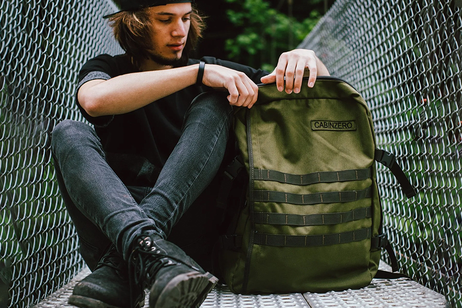 CabinZero Military Black 44L