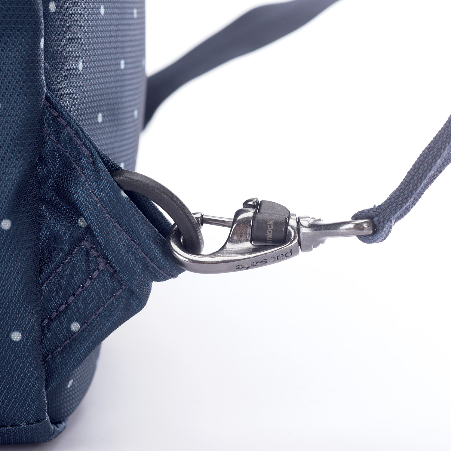 กระเป๋า Pacsafe Daysafe anti-theft backpack (Black)