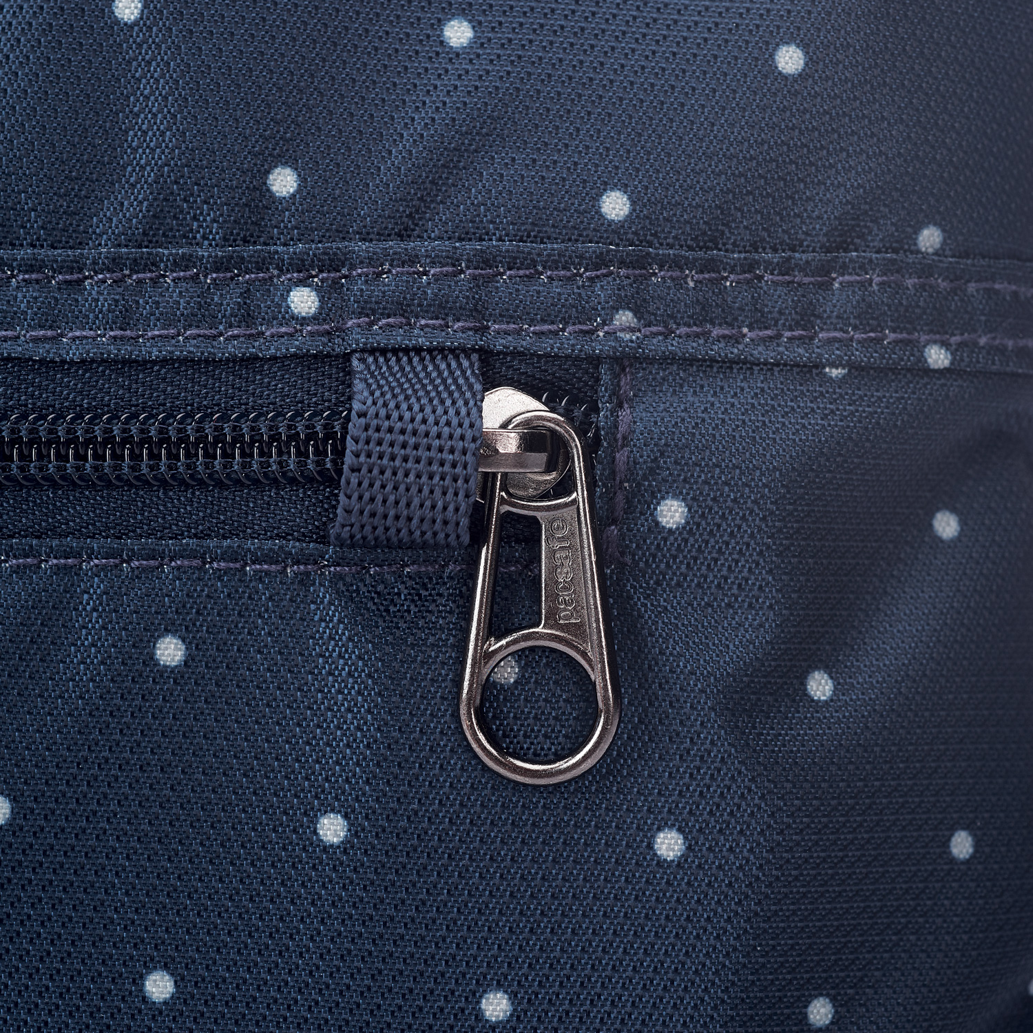 กระเป๋า Pacsafe Daysafe anti-theft backpack (Navy Polka Dot)