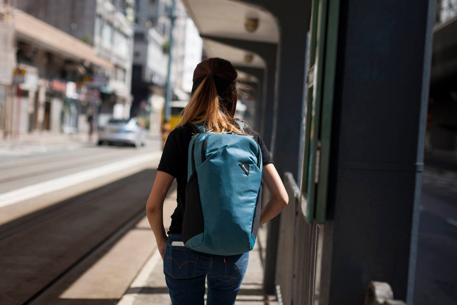กระเป๋า Pacsafe Vibe 20 Anti-theft 20L backpack (Hydro Blue)